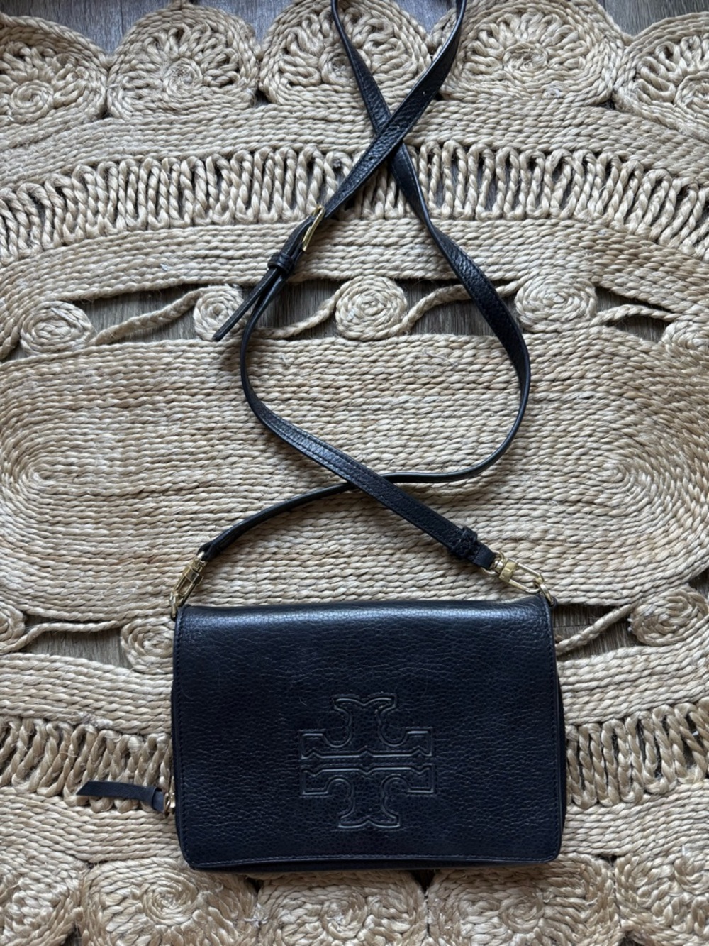 Tory Burch Harper Black Leather Shoulder Crossbody w Embossed Logo - LIKE NEW